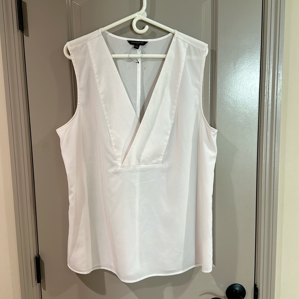 Banana Republic white tank in XL